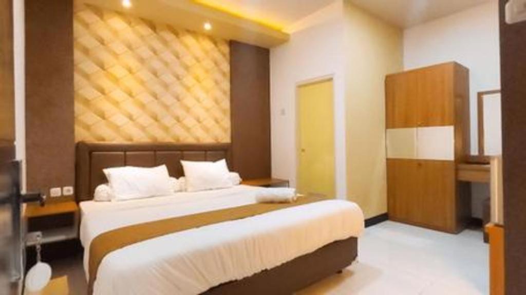 Merr 57 Surabaya Exterior foto