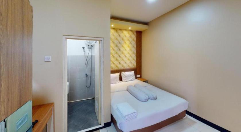 Merr 57 Surabaya Exterior foto