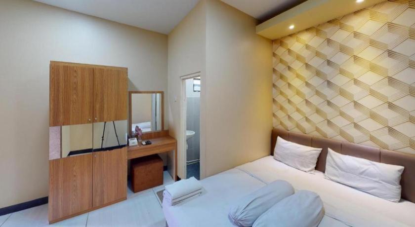 Merr 57 Surabaya Exterior foto