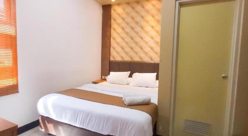 Merr 57 Surabaya Exterior foto